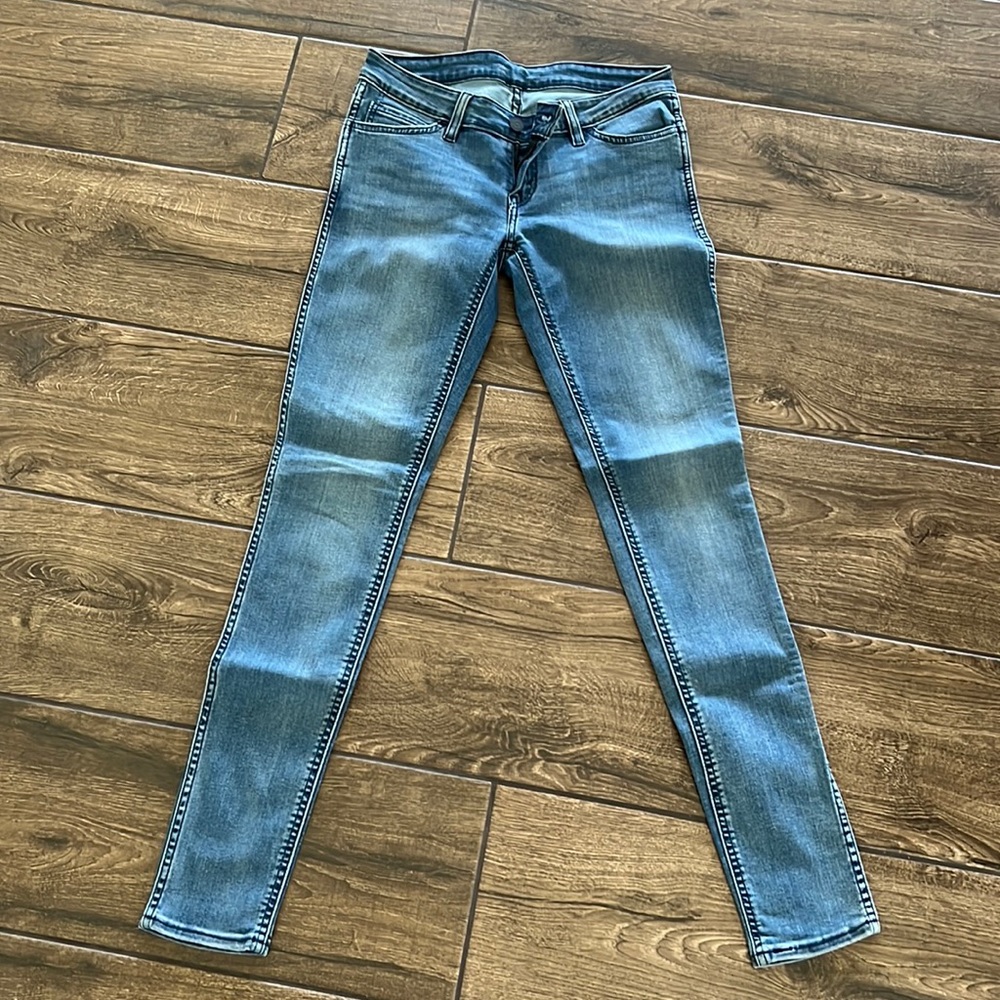 Women Levi’s jeans. Size 28. Great condition